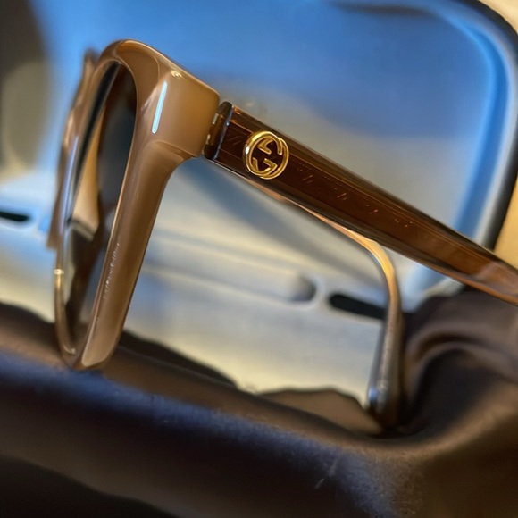 💥GUCCI Sunglasses in taupe - Picture 2 of 2